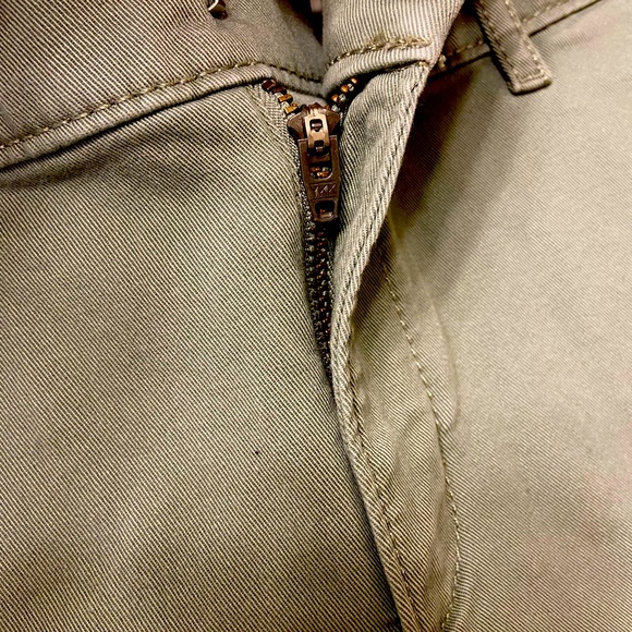 LOFT MARISSA GREEN SHORTS. SIZE 10. EUC. - Picture 4 of 5